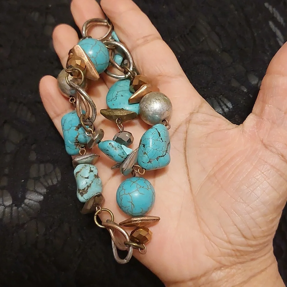 Laura Ashley Tustic Boho Southwestern Dyed Howlite Turquoise Bead Necklace - Picture 6 of 6
